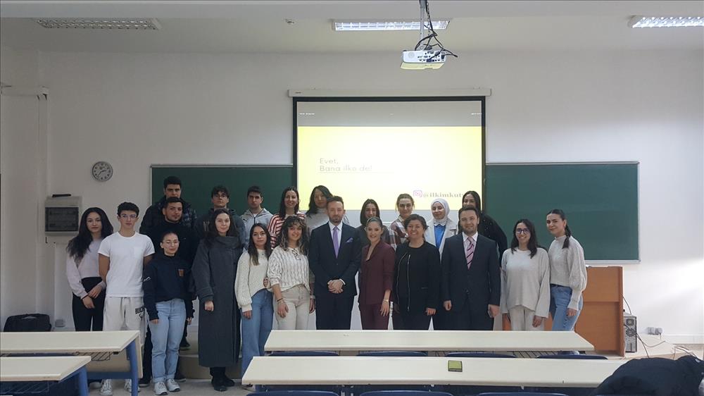 İŞ'TE ESTÜ Seminer Serisi Kapsamında 'İş Hayatında Sosyal Medyada Dijital Marka Yönetimi ve Influencer Olmak' Eğitimi Gerçekleştirildi
