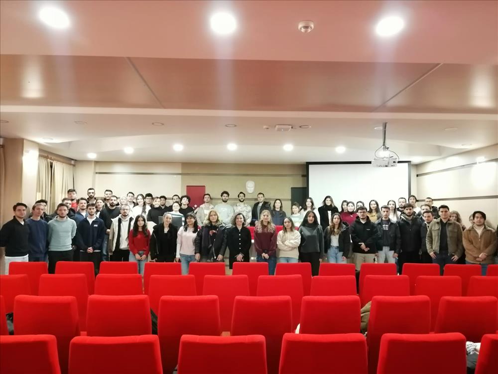 ESTÜ-Eczacıbaşı TechYouth Akademi Programı Kapsamında İş Hayatına Giriş ve İnovasyon Odaklı Eğitimler Gerçekleştirildi