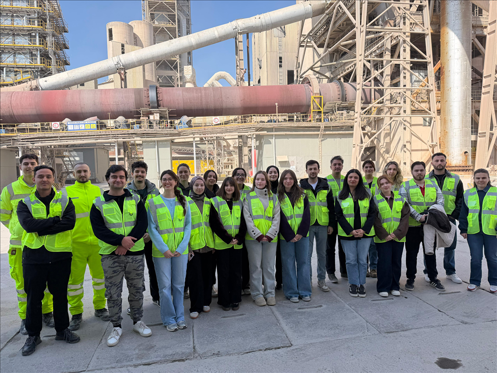 ESTÜ – Çimsa Akademi Öğrencileri "A Day at Çimsa" Programı ile Üretimin Kalbine Yolculuk Yaptı